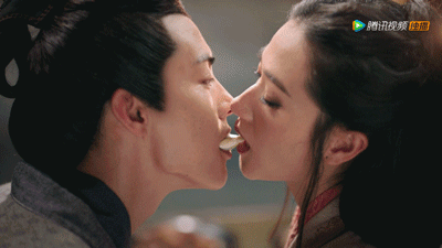 刘烨马伊琍的面条吻又火了，国剧沙雕吻戏你有事吗？