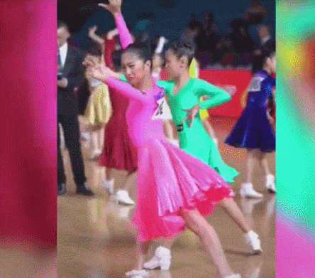 双喜临门：马伊琍惊艳金鸡红毯，文章带女儿参加舞蹈比赛勇夺冠军