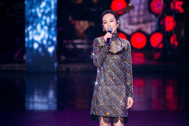 《跨界歌王》跨界盛典来袭群星璀璨，刘涛深情献唱《爱我》
