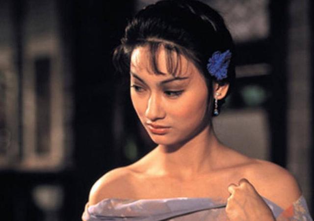 59岁惠英红凭《铁探》夺华鼎奖最佳女主角 入行42年至今还未结婚