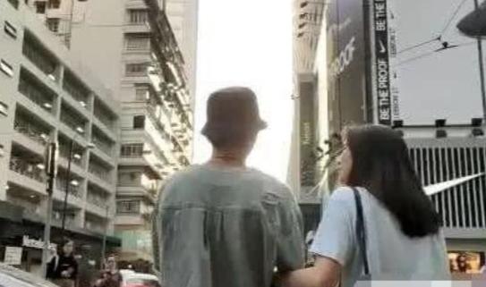 洪欣张丹峰逛街被拍，男方黑脸不耐烦，恩爱是假洗白是真？