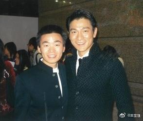 王宝强刘德华15年再同框，合作演绎《唐探3》拜年送福曲共贺2020