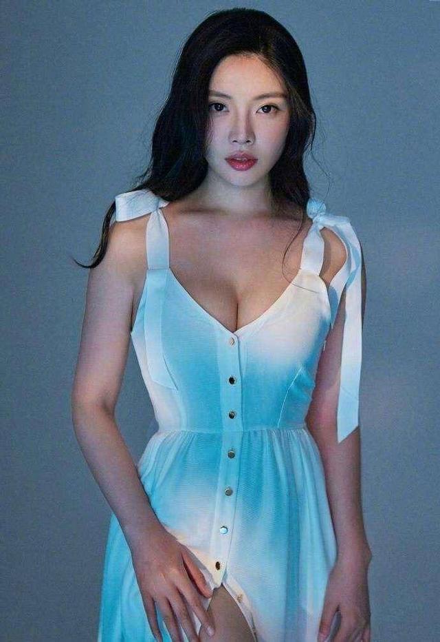 新一代晶女郎重演经典角色获网友激赞 上围傲人被称中国第一美胸
