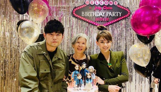 周杰倫41歲生日派對，葉惠美驚喜現身，蛋糕上一家五口令人矚目