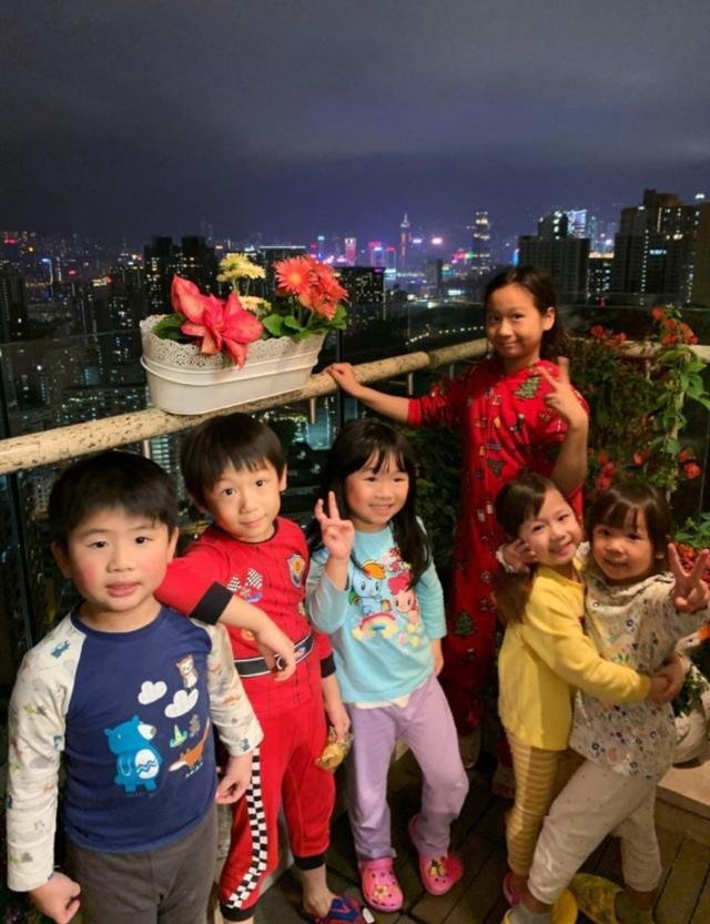 陈浩民豪宅有人患肺炎，在家隔离十天，带四个孩子做糕点乐趣多