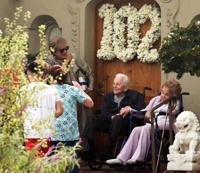 好莱坞巨星柯克·道格拉斯103岁仙逝，作品曾在中国引发观影狂潮