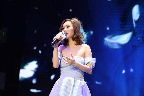 香港人气女歌手出席节目宣传新歌 慨叹在家像是在倒数生命