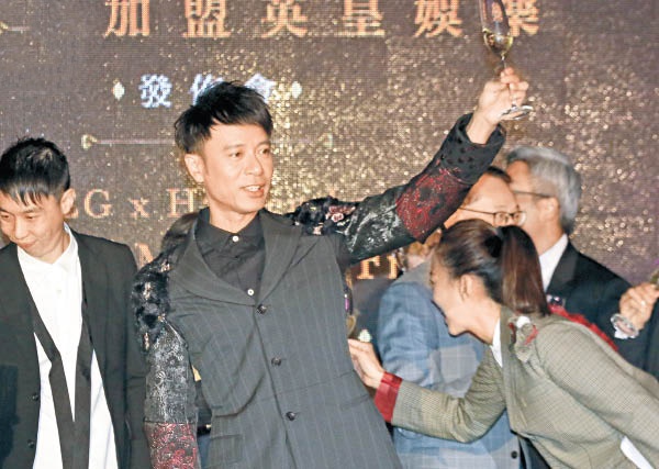 李克勤正式加盟英皇 不排除合作TVB做音乐节目