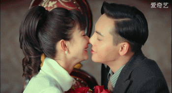 “启月夫妇”迎来洞房花烛夜 赵丽颖卖萌索吻