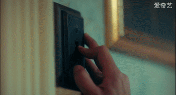 “启月夫妇”迎来洞房花烛夜 赵丽颖卖萌索吻