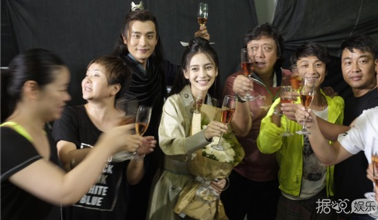 《孤芳不自赏》baby晒古装照庆杀青 baby用专业的态度面对每一场戏