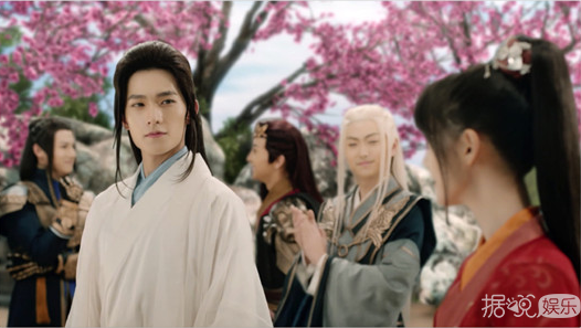 《微微一笑很倾城》爆幕后特辑“甜度沉淀版”全家福忆青春