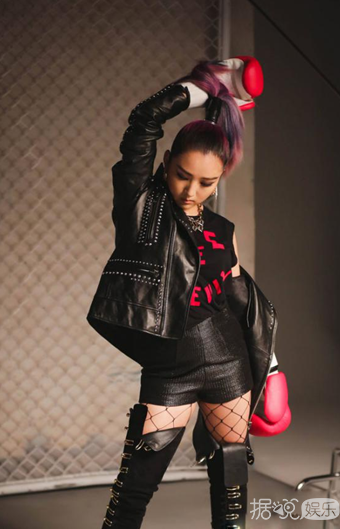 何洁北京个人演唱会海报曝光 妆容呼应主题“不服来犟”