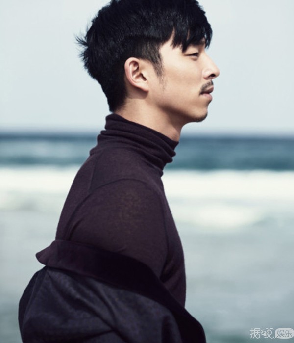 《釜山行》男主脱下血腥的衬衫 身材不是一般的有料！