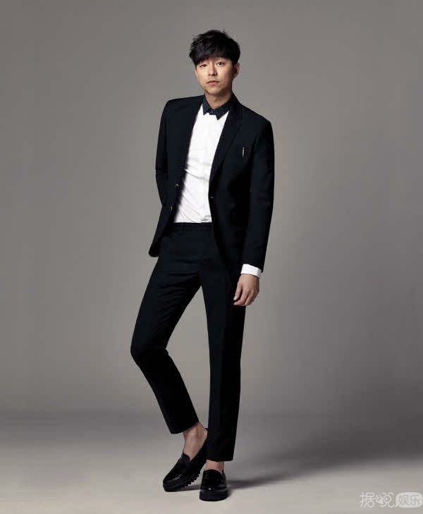 《釜山行》男主脱下血腥的衬衫 身材不是一般的有料！