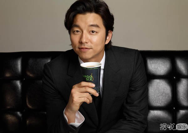 《釜山行》男主脱下血腥的衬衫 身材不是一般的有料！