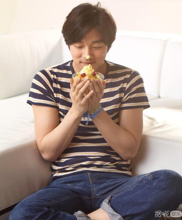 《釜山行》男主脱下血腥的衬衫 身材不是一般的有料！