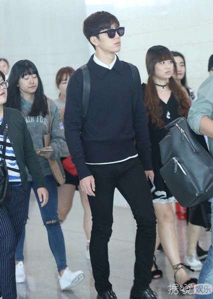 乔任梁追悼会今上午举行 陈乔恩井柏然薛之谦将出席悼念