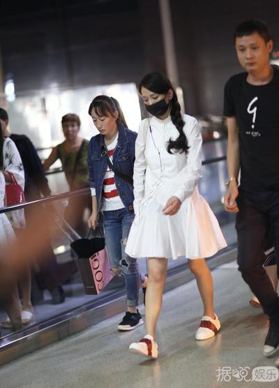 乔任梁追悼会今上午举行 陈乔恩井柏然薛之谦将出席悼念