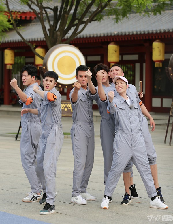 《我们战斗吧》原来是这样一档充满奇异气息的“男神”综艺...