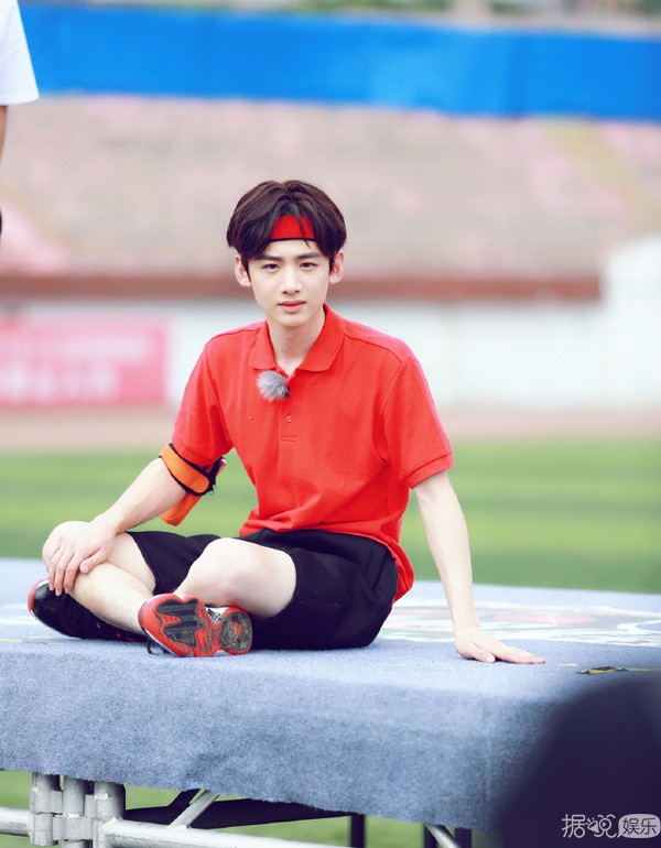 《我们战斗吧》原来是这样一档充满奇异气息的“男神”综艺...