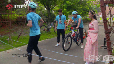 《我们战斗吧》原来是这样一档充满奇异气息的“男神”综艺...