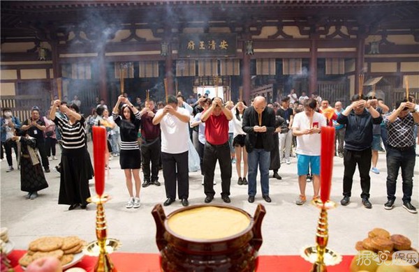 《蔓蔓青萝》举行开机仪式 姚笛、乔振宇、朱嘉琦、魏一等主演一起亮相 《蔓蔓青萝》举行开机仪式 姚笛、乔振宇、朱嘉琦、魏一等主演一起亮相
