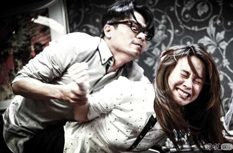 许志安文咏珊诡异感情纠葛？《凶手还未睡》曝“无人入眠”版海报