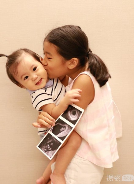 又是个女孩纸！贾静雯怀胎4月公开宝宝性别欲再生个“小小咘”