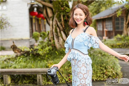 爱动物、爱摄影、爱公益 文艺少女江一燕人美心也美哦~
