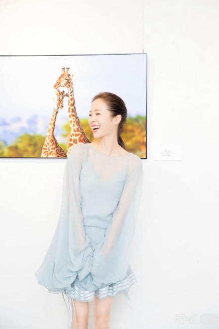 爱动物、爱摄影、爱公益 文艺少女江一燕人美心也美哦~