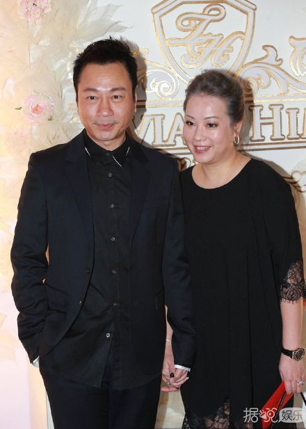 杨怡罗仲谦大婚 一众TVB明星出席 现场堪比TVB盛典 杨怡罗仲谦大婚 一众TVB明星出席 现场堪比TVB盛典