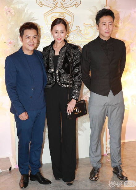 杨怡罗仲谦大婚 一众TVB明星出席 现场堪比TVB盛典 杨怡罗仲谦大婚 一众TVB明星出席 现场堪比TVB盛典