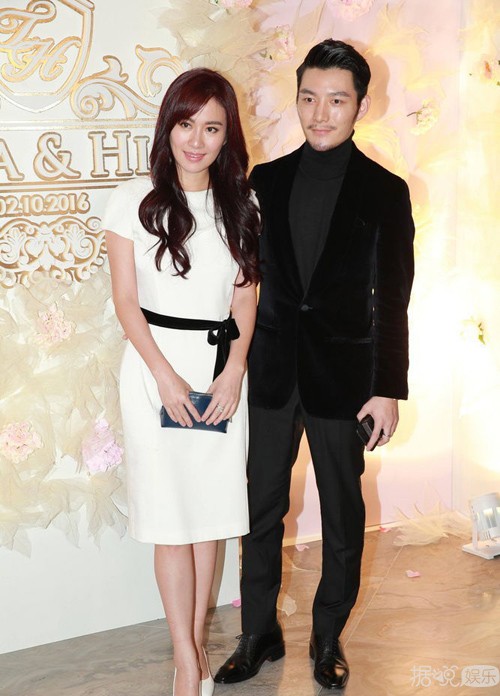 杨怡罗仲谦大婚 一众TVB明星出席 现场堪比TVB盛典 杨怡罗仲谦大婚 一众TVB明星出席 现场堪比TVB盛典
