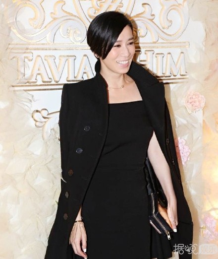 杨怡罗仲谦大婚 一众TVB明星出席 现场堪比TVB盛典 杨怡罗仲谦大婚 一众TVB明星出席 现场堪比TVB盛典