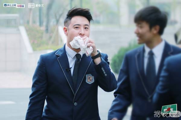 有毒！潘玮柏参加综艺《来吧，说做就做》笑成了表情包！