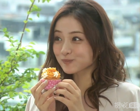 《质朴也很棒！校对女孩·河野悦子》一集就换8套衣服 一点都不质朴