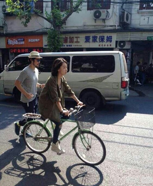 周冬雨跟前任复合了？妹纸回应啪啪啪打脸卓伟这就尴尬了..