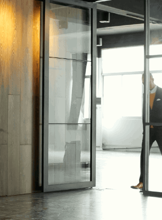 Man爆！霍建华新街拍曝光 原来光头穿西装也可以这么帅！