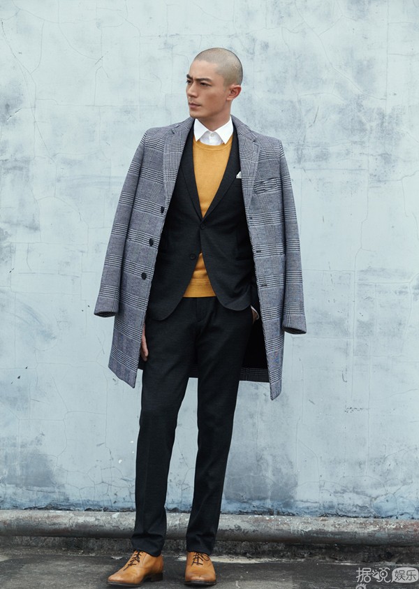 Man爆！霍建华新街拍曝光 原来光头穿西装也可以这么帅！
