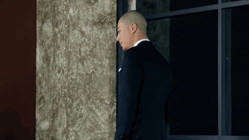 Man爆！霍建华新街拍曝光 原来光头穿西装也可以这么帅！