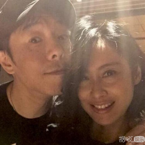 黄贯中为朱茵庆生亲昵喊宝贝 秀恩爱惹众网友羡慕