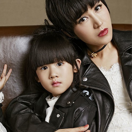 鲍蕾贝儿曝写真大长腿吸睛 网友大赞两人是长腿姐妹花