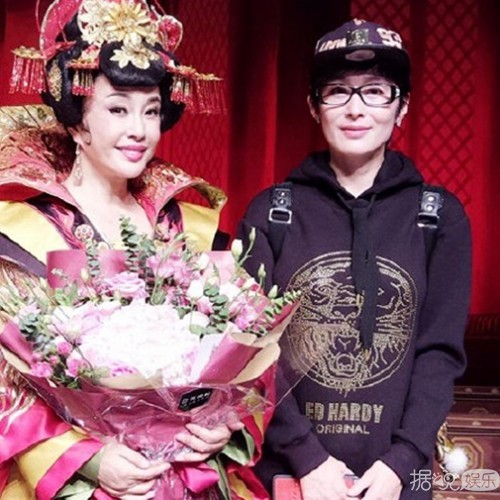 刘晓庆合照张敏照片曝光 两大女神同框魅力四射