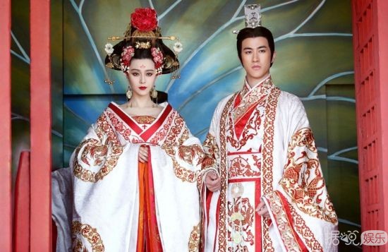 “美人师兄”郑业成新剧 用尽洪荒之力狂撩外星妹纸