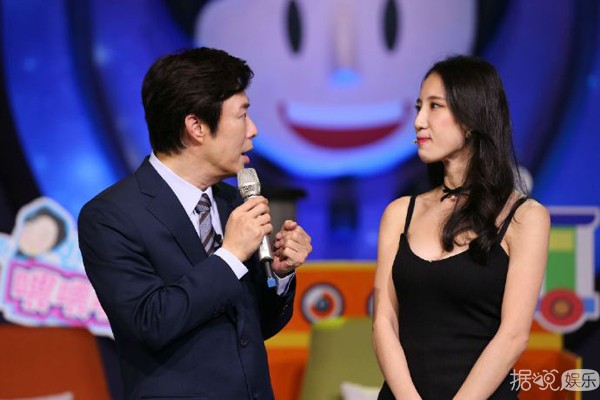 《小哥喂喂喂》费玉清又开污：用膝盖顶对方下身，能听到蛋壳破掉的声音...