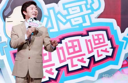 《小哥喂喂喂》费玉清又开污：用膝盖顶对方下身，能听到蛋壳破掉的声音...