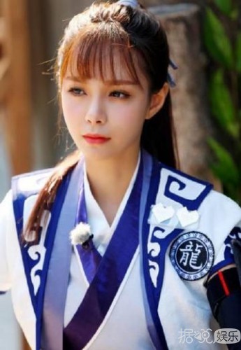 沈梦辰凌晨纯素颜照曝光 实力演绎会P图是多么重要的一件事