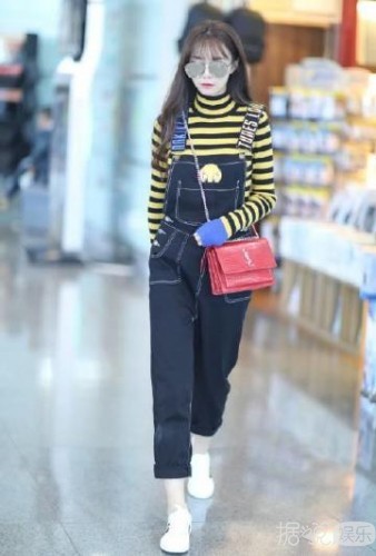 沈梦辰凌晨纯素颜照曝光 实力演绎会P图是多么重要的一件事