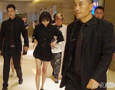 又一个艺人送医急救！这次是承认整容的金莎……